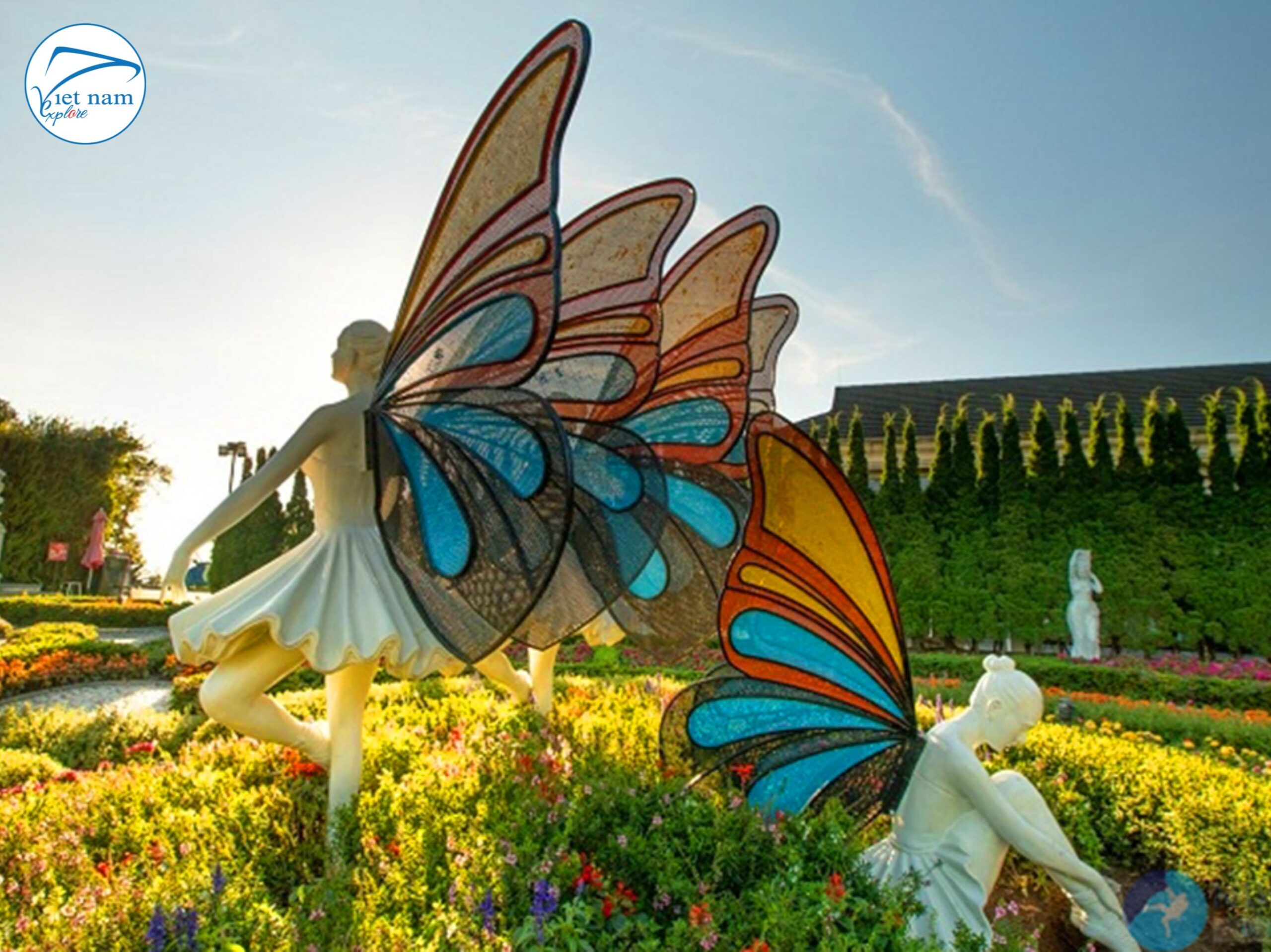 Tour Bà Nà Hills 1 Ngày Khám Phá Cầu Vàng, Làng Pháp & Fantasy Park