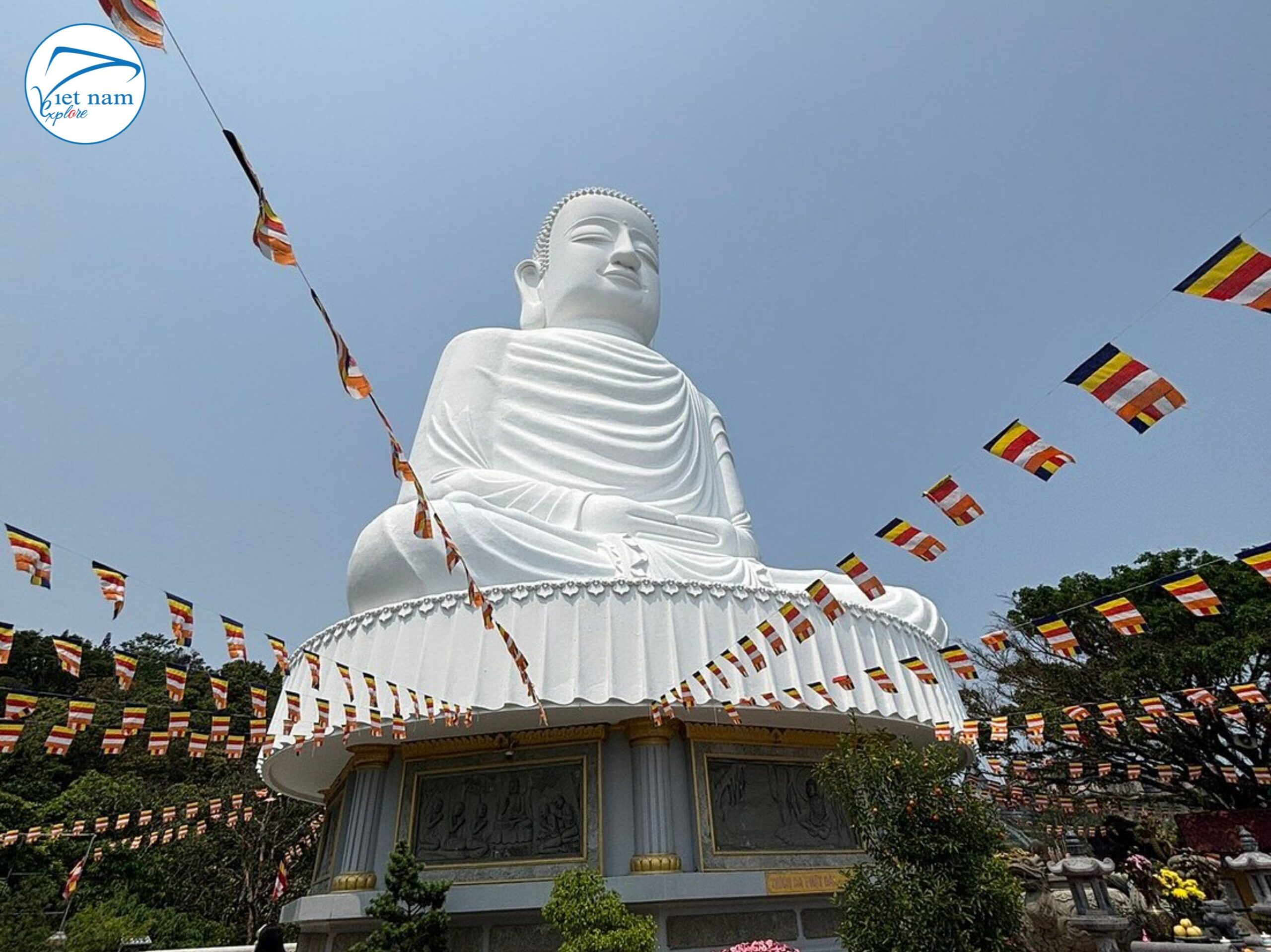 Tour Bà Nà Hills 1 Ngày Khám Phá Cầu Vàng, Làng Pháp & Fantasy Park