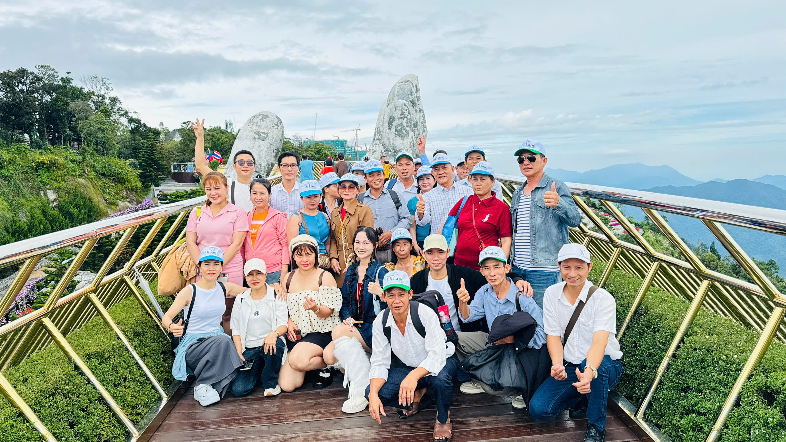 doan-khach-khu-du-lich-suoi-chi-di-tham-quan-ba-na-hills (3)