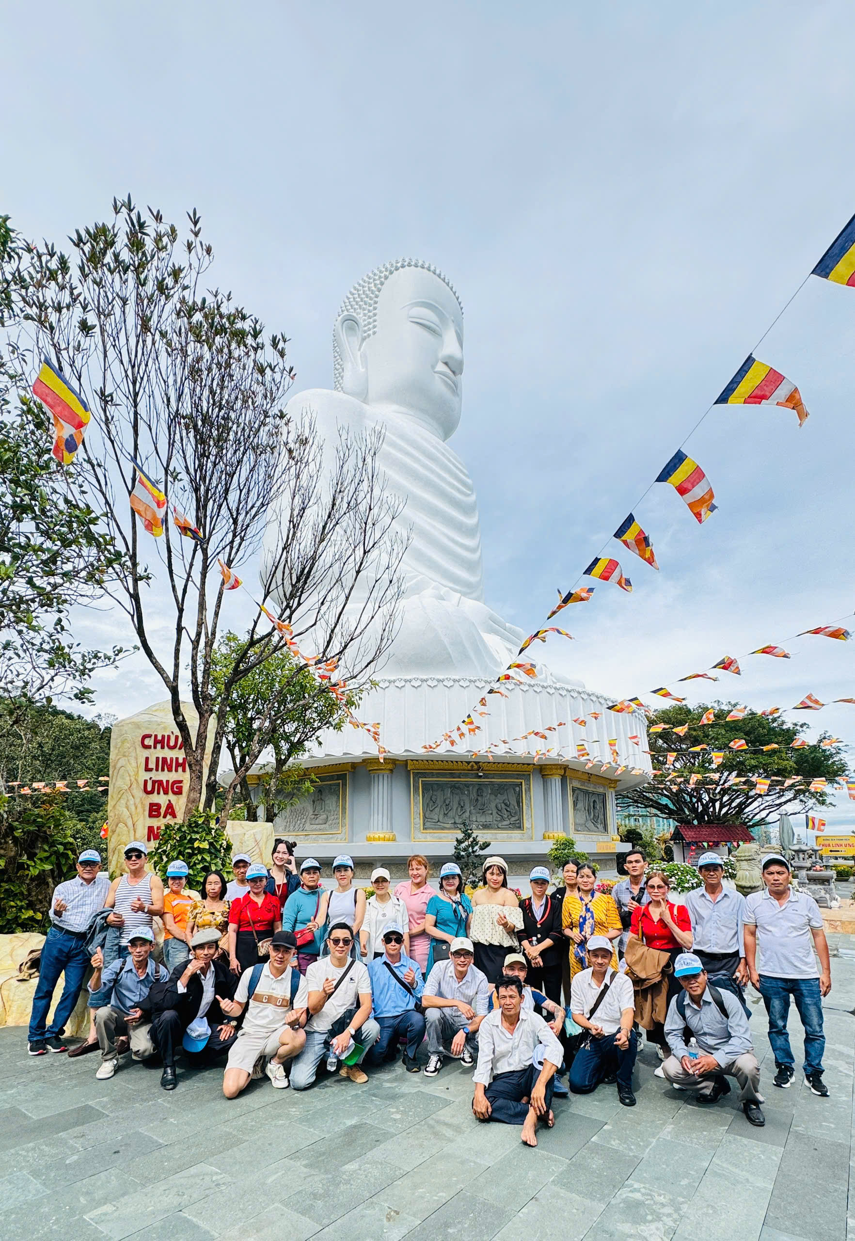doan-khach-khu-du-lich-suoi-chi-di-tham-quan-ba-na-hills (5)