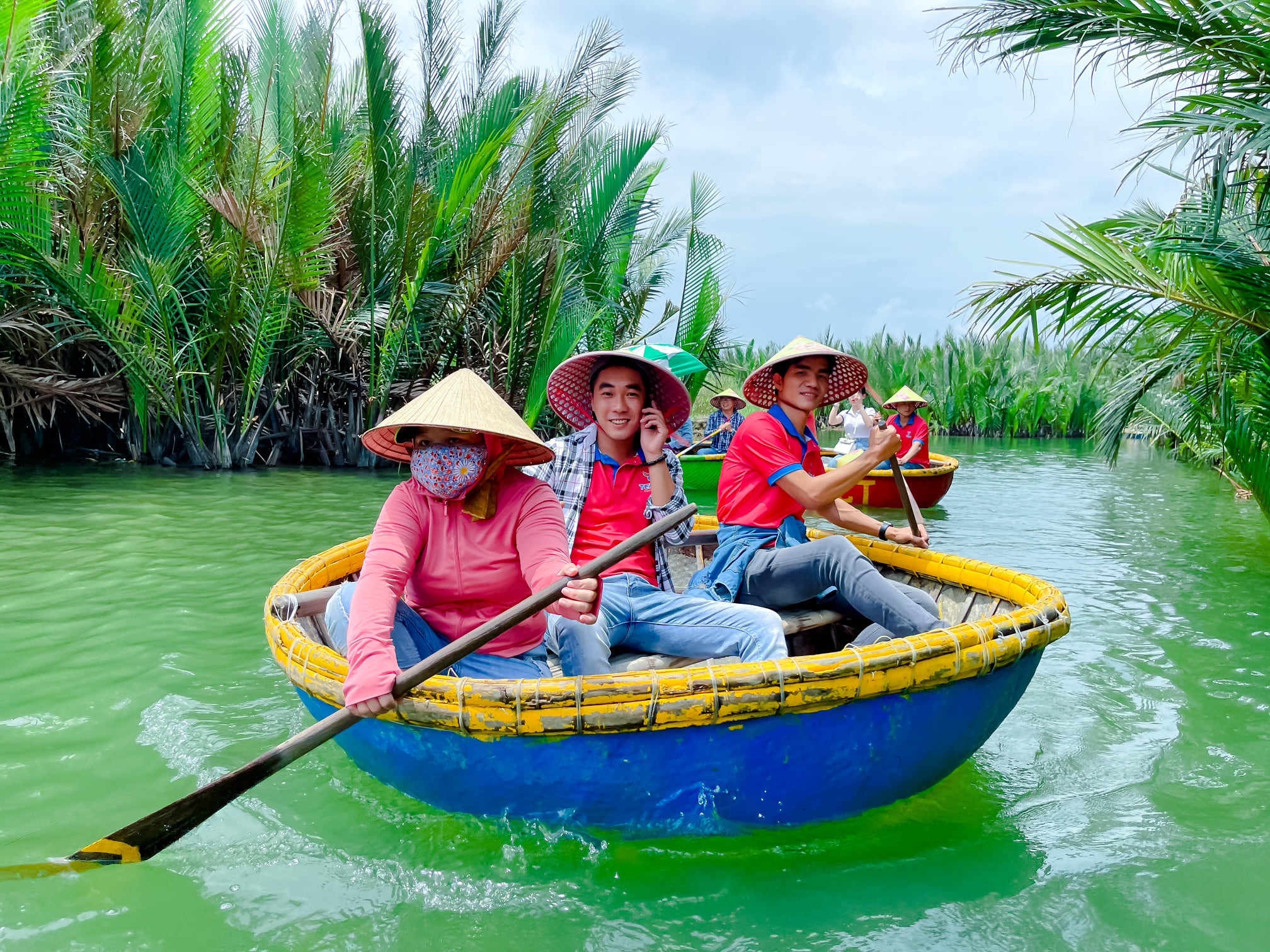 review-khach-tour-rung-dua-bay-mau-vietnam-explore (2)