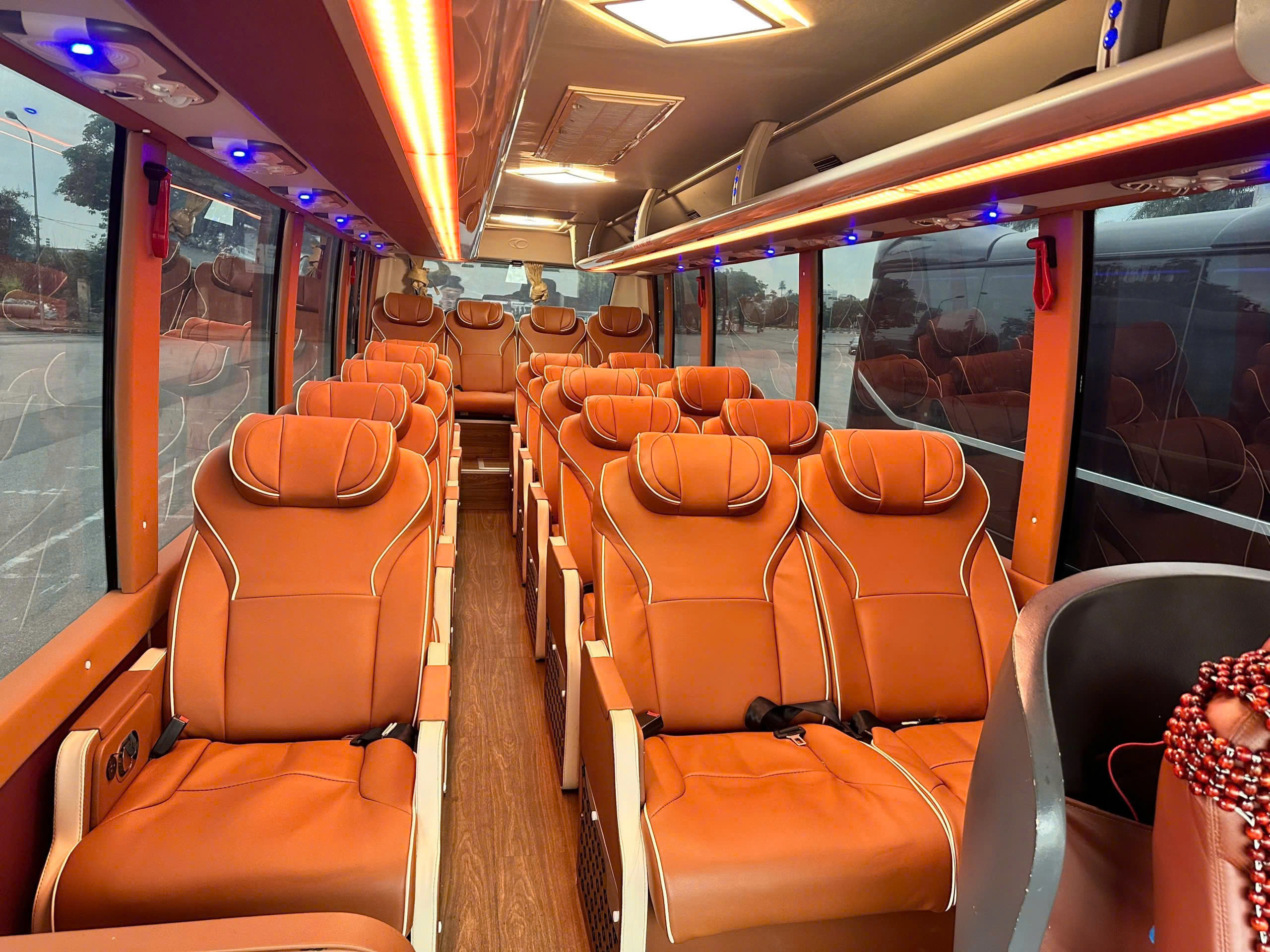 limousine-bus-ha-noi-to-ha-long-limousine-3